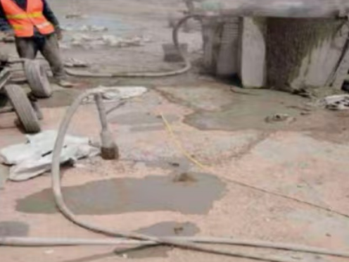 红寺堡水泥混凝土路面板底注浆技术 路面脱空注浆整治方案